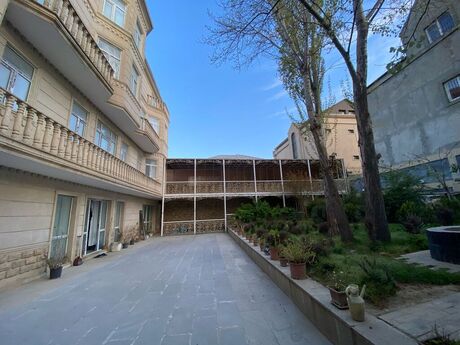 20 otaqlı həyət evi/bağ evi - Nəsimi m. - 1000 m²
