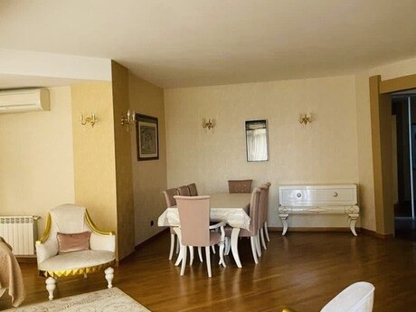 4 otaqlı yeni tikili - 28 May m. - 200 m²