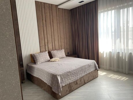 4 otaqlı həyət evi/bağ evi - Mərdəkan q. - 280 m²