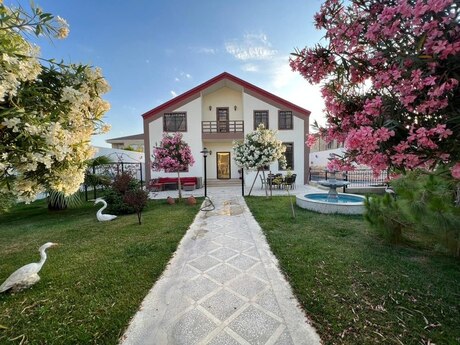 4 otaqlı həyət evi/bağ evi - Mərdəkan q. - 280 m²