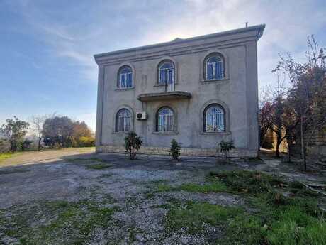6 otaqlı həyət evi/bağ evi - Nəsimi m. - 400 m²