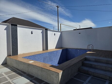 4 otaqlı həyət evi/bağ evi - Şüvəlan q. - 200 m²
