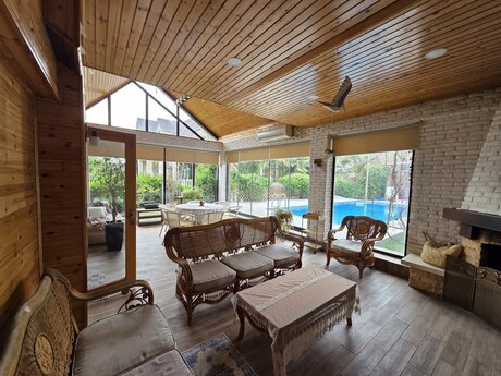 6 otaqlı həyət evi/bağ evi - Mərdəkan q. - 360 m²