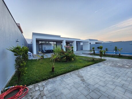 4 otaqlı həyət evi/bağ evi - Şüvəlan q. - 240 m²