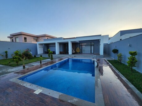 4 otaqlı həyət evi/bağ evi - Şüvəlan q. - 240 m²