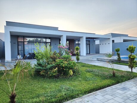 4 otaqlı həyət evi/bağ evi - Şüvəlan q. - 240 m²