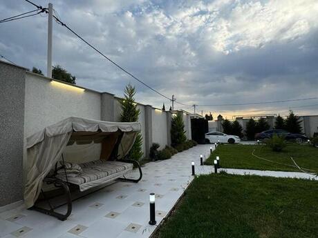 5 otaqlı həyət evi/bağ evi - Mərdəkan q. - 320 m²
