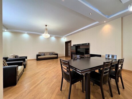 4 otaqlı yeni tikili - Şah İsmayıl Xətai m. - 230 m²