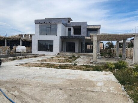 4 otaqlı həyət evi/bağ evi - Şüvəlan q. - 400 m²