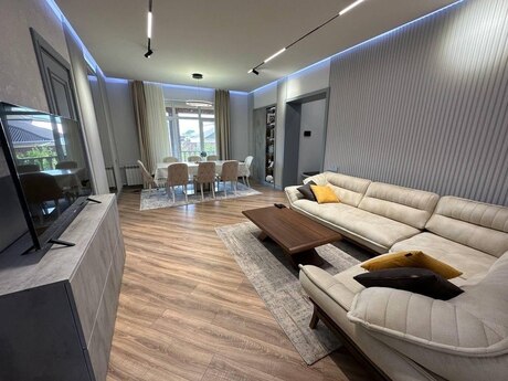 4 otaqlı həyət evi/bağ evi - Şağan q. - 240 m²