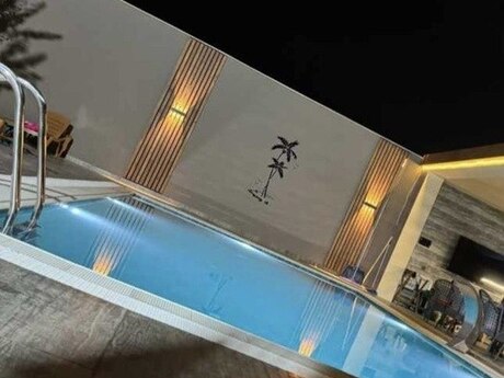 4 otaqlı həyət evi/bağ evi - Buzovna q. - 240 m²