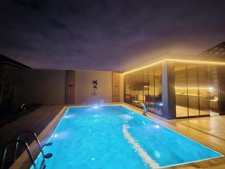 4 otaqlı həyət evi/bağ evi - Buzovna q. - 240 m²