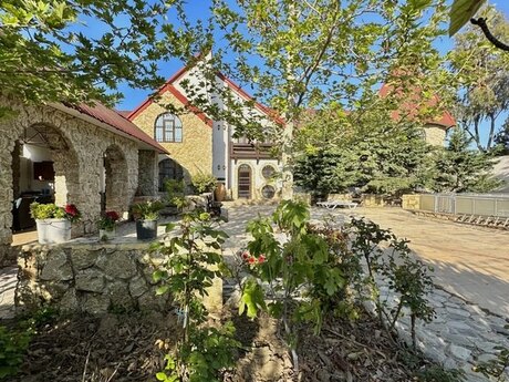 6 otaqlı həyət evi/bağ evi - Mərdəkan q. - 350 m²