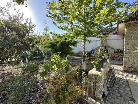 6 otaqlı həyət evi/bağ evi - Mərdəkan q. - 350 m²