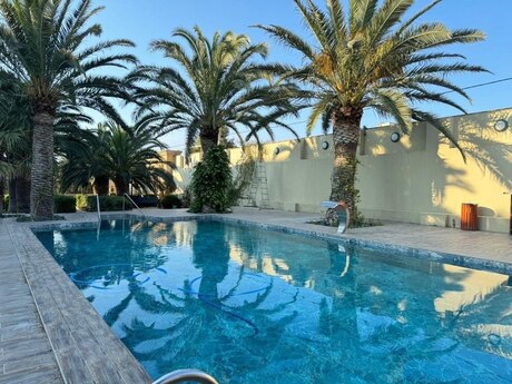 8 otaqlı həyət evi/bağ evi - Buzovna q. - 900 m²