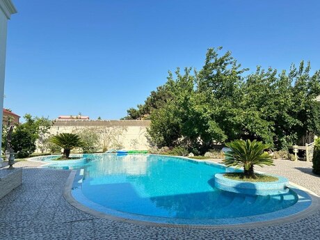 6 otaqlı həyət evi/bağ evi - Mərdəkan q. - 400 m²
