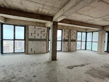 4 otaqlı yeni tikili - Bayıl q. - 225 m²
