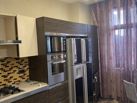 3 otaqlı yeni tikili - 8 Noyabr m. - 146 m²