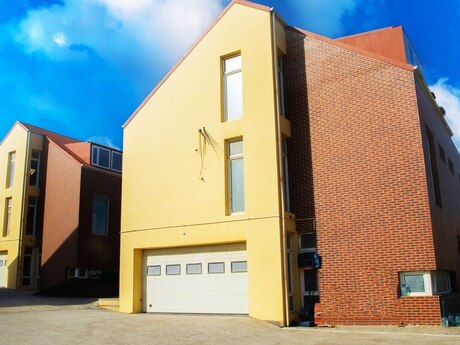 7 otaqlı həyət evi/bağ evi - Badamdar q. - 450 m²