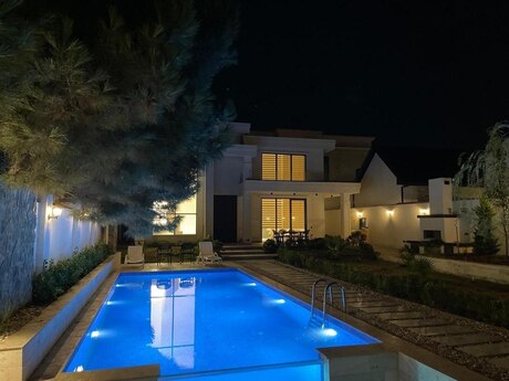 4 otaqlı həyət evi/bağ evi - Mərdəkan q. - 220 m²