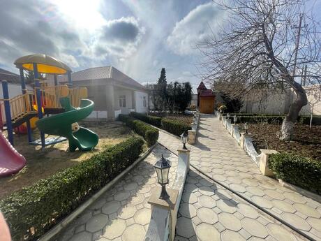6 otaqlı həyət evi/bağ evi - Binəqədi q. - 300 m²