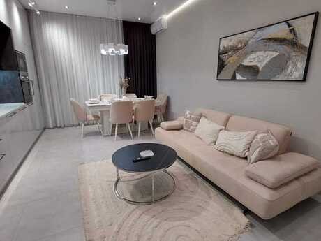2-комн. новостройка - м. 8 ноября - 70 м²