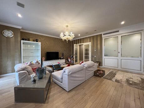 Kirayə 3 otaqlı mənzil, 150 m², Səbail: 3 000 ₼/ay 3