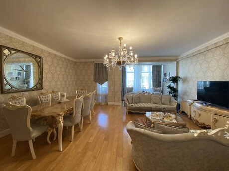 4 otaqlı mənzil, 215 m², Nizami: 700 000 ₼ 4