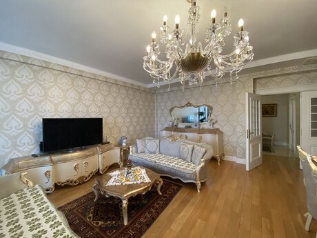 4 otaqlı mənzil, 215 m², Nizami: 700 000 ₼ 3