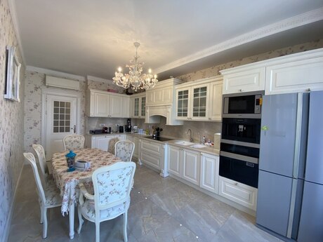 4 otaqlı mənzil, 215 m², Nizami: 700 000 ₼ 2