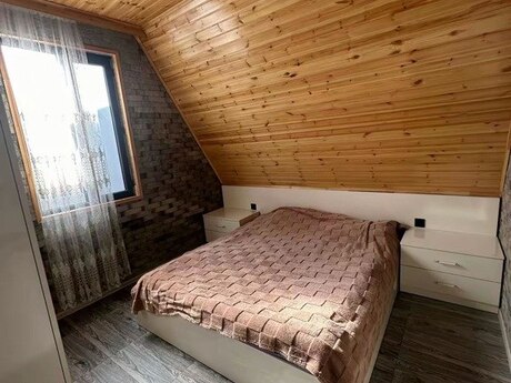 3 otaqlı həyət evi/bağ evi - Novxanı q. - 200 m²