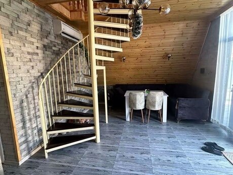 3 otaqlı həyət evi/bağ evi - Novxanı q. - 200 m²