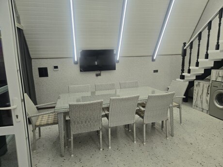 4 otaqlı həyət evi/bağ evi - Mərdəkan q. - 300 m²