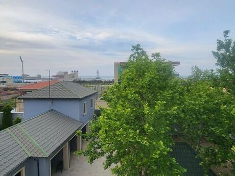 5 otaqlı həyət evi/bağ evi - Mərdəkan q. - 400 m²