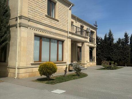 4 otaqlı həyət evi/bağ evi - Buzovna q. - 240 m²