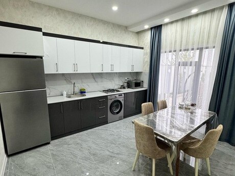 4 otaqlı həyət evi/bağ evi - Şüvəlan q. - 180 m²