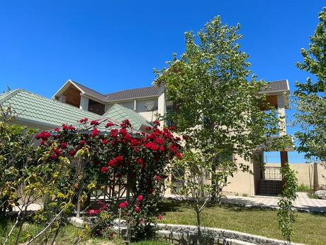 8 otaqlı həyət evi/bağ evi - Türkan q. - 400 m²