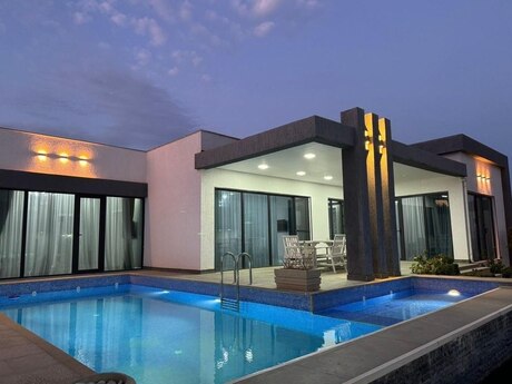 4 otaqlı həyət evi/bağ evi - Şüvəlan q. - 250 m²