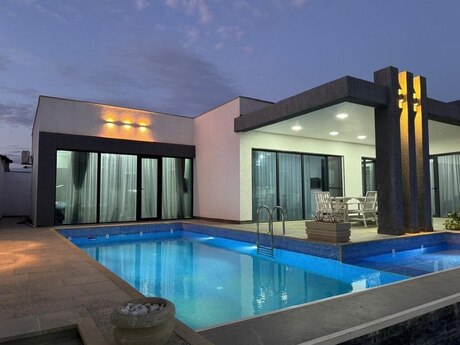 4 otaqlı həyət evi/bağ evi - Şüvəlan q. - 250 m²