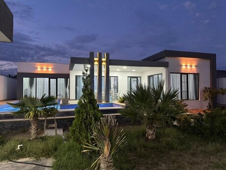 4 otaqlı həyət evi/bağ evi - Şüvəlan q. - 250 m²