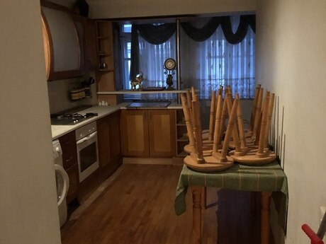 3 otaqlı köhnə tikili - Nizami m. - 120 m²