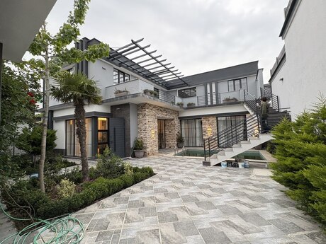 7 otaqlı həyət evi/bağ evi - Mərdəkan q. - 450 m²