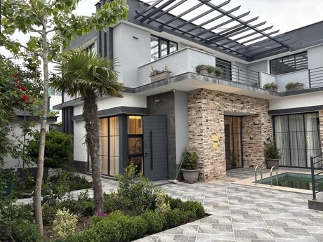 7 otaqlı həyət evi/bağ evi - Mərdəkan q. - 450 m²