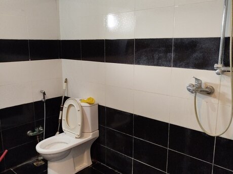 8 otaqlı həyət evi/bağ evi - Novxanı q. - 270 m²