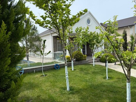 4 otaqlı həyət evi/bağ evi - Mərdəkan q. - 200 m²