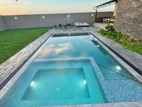 7 otaqlı həyət evi/bağ evi - Mərdəkan q. - 600 m²