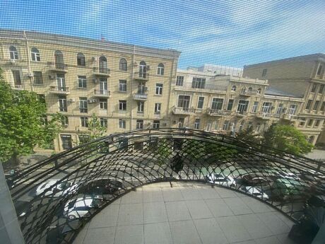 5-room old-build apartment for sale in 28 May, 210 m², 650 000 AZN, photo 3 / 12