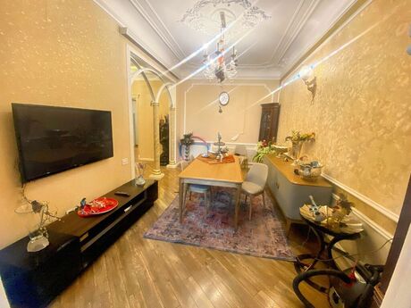5-room old-build apartment for sale in 28 May, 210 m², 650 000 AZN, photo 2 / 12