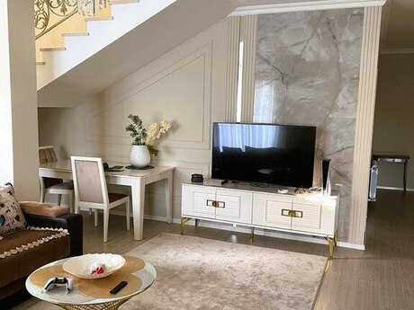 5 otaqlı həyət evi/bağ evi - Qala q. - 280 m²