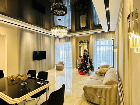 4 otaqlı həyət evi/bağ evi - Şüvəlan q. - 250 m²